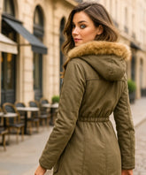 Comprar parka feminina inverno com capuz de pelo, forro peluciado e bolsos grandes para clima frio ou viagens em promoção ZARA